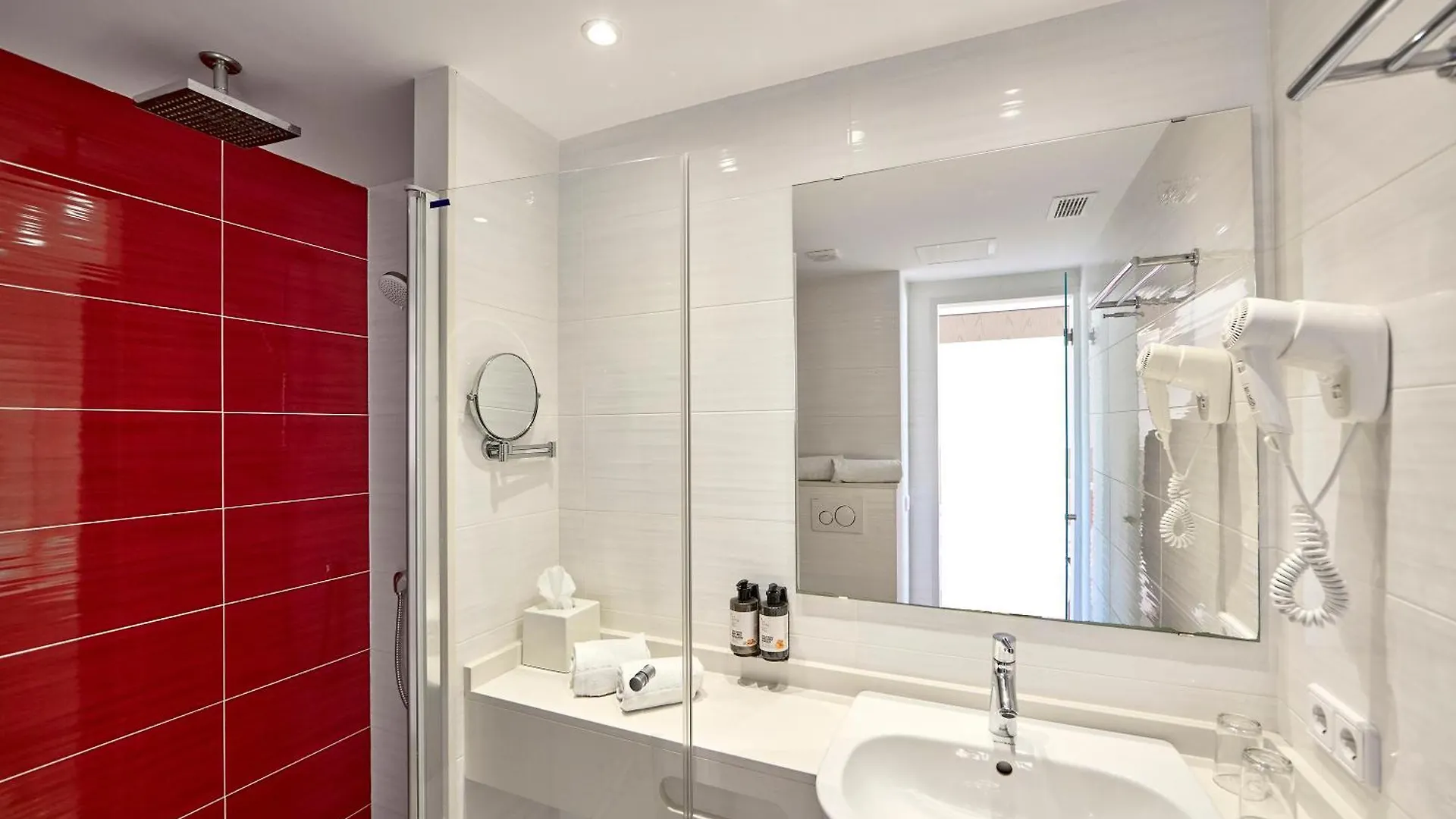****  Universal Hotel Perla S'Illot  İspanya