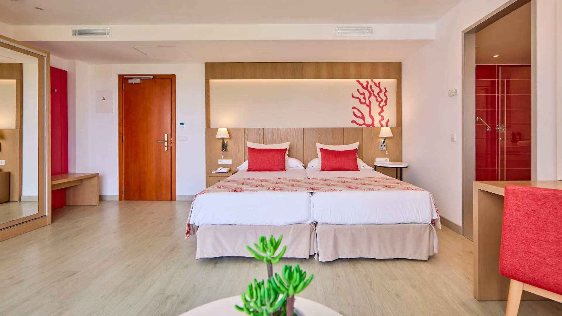 Universal Hotel Perla S'Illot