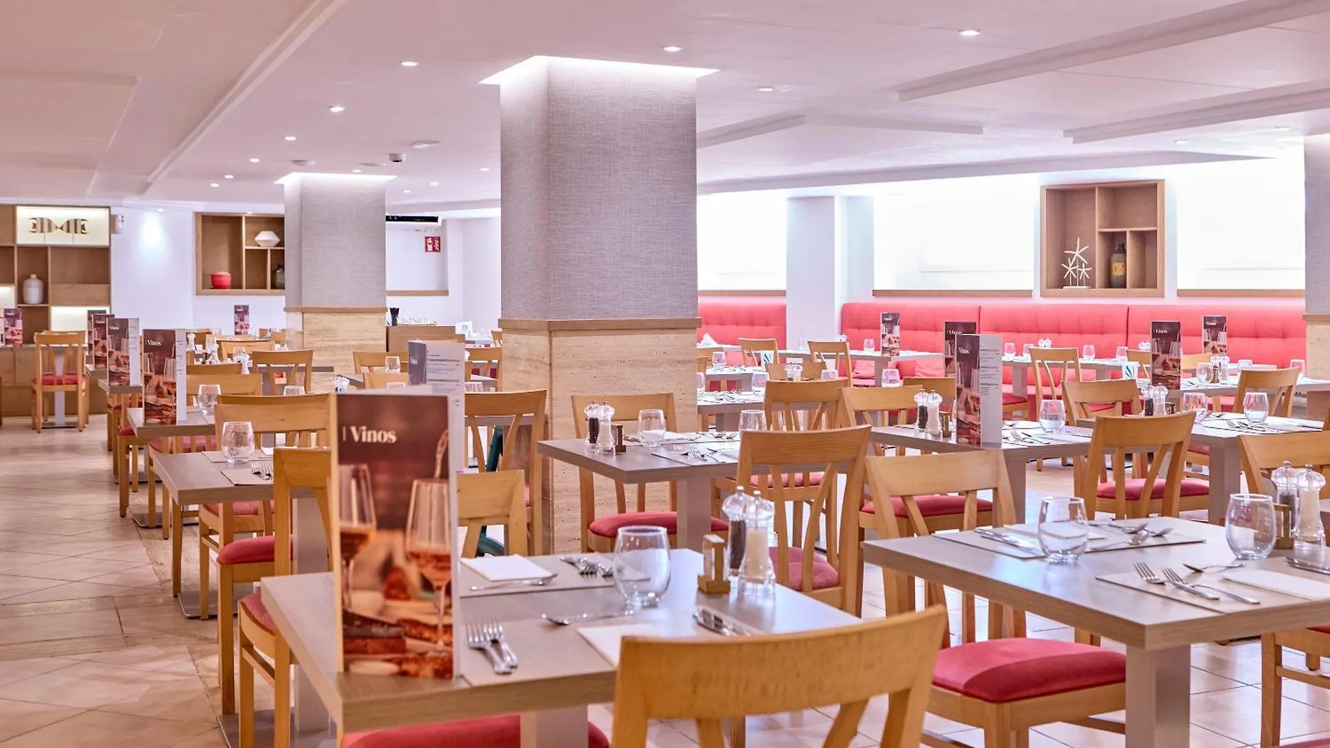 Universal Hotel Perla S'Illot  İspanya
