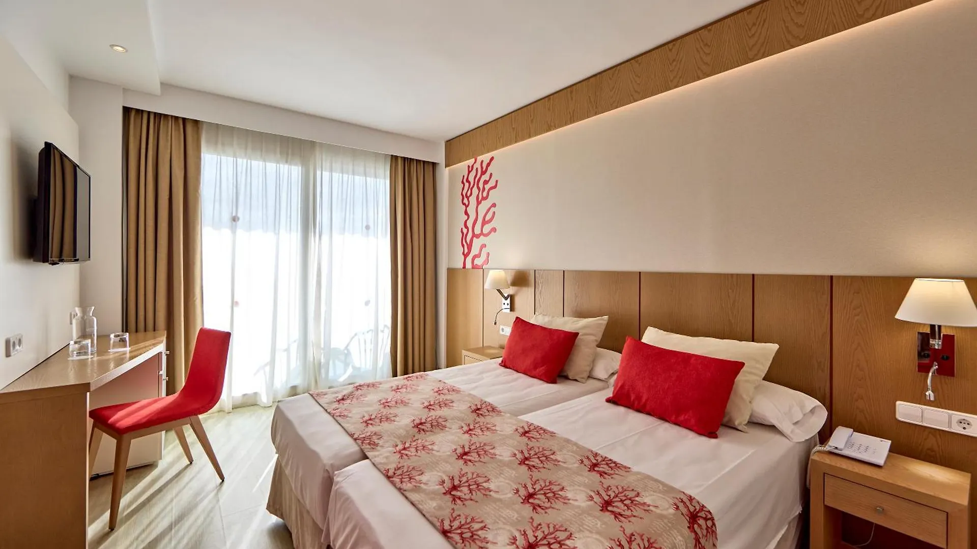 Universal Hotel Perla S'Illot  4*, S'Illot (Mallorca) Spain